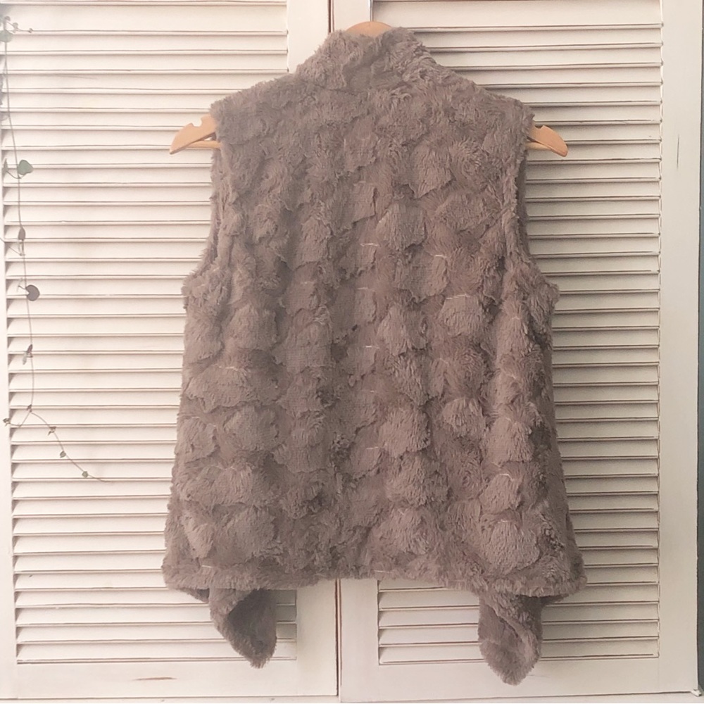 Anthropologie Elevenses Faux Fur Abstract Vest - Picture 4 of 7
